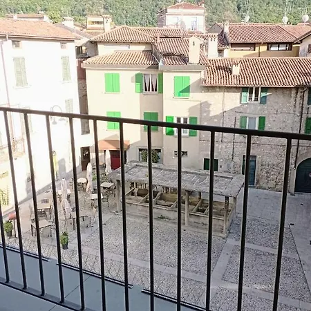 شقة La Piazzetta إيزِيو