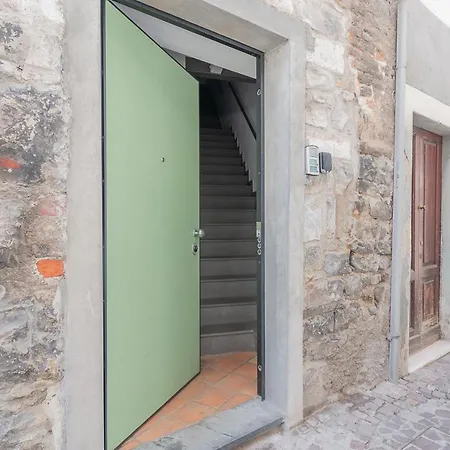 La Piazzetta إيزِيو